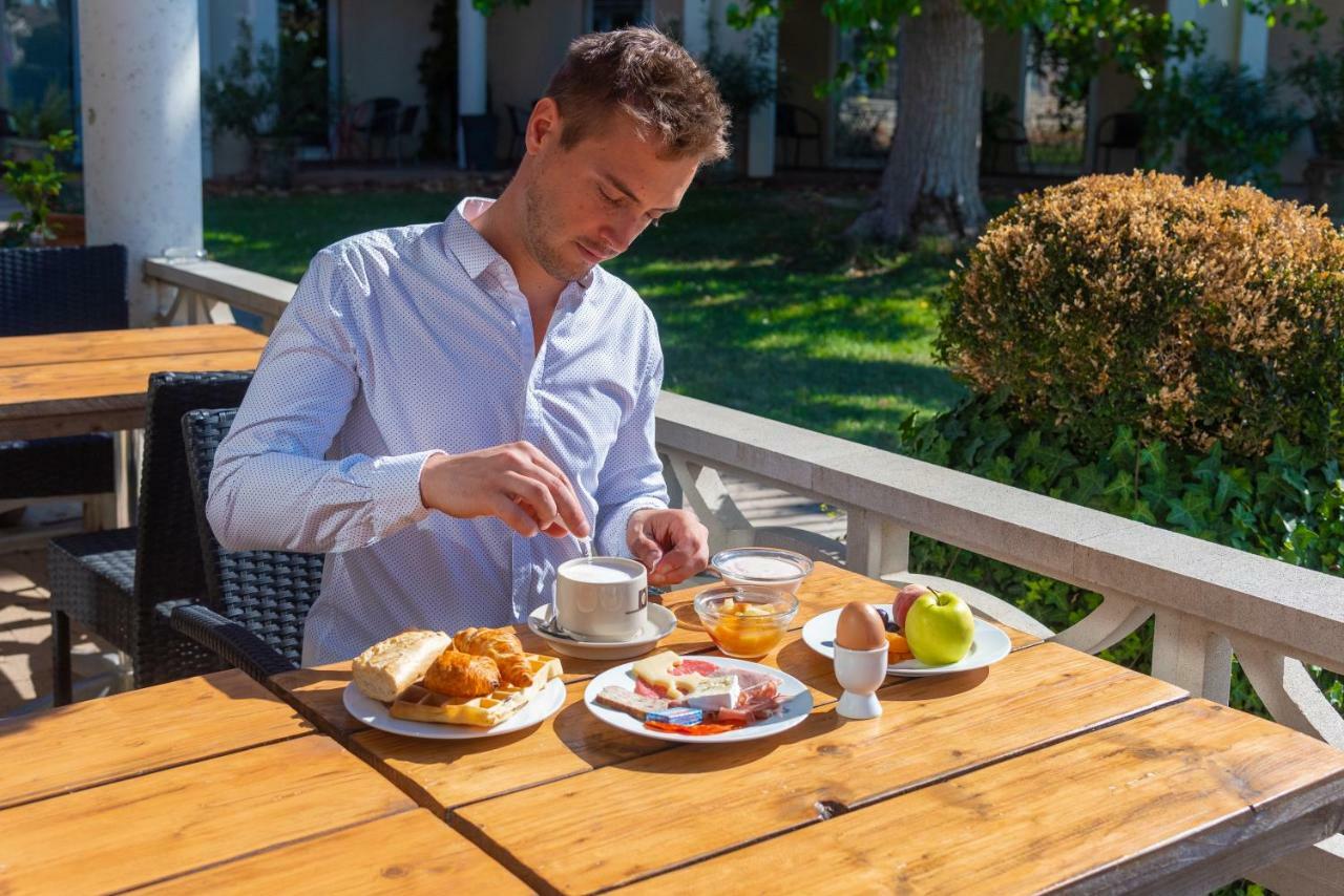 Hotel Le Mas Des Ponts D'Arles Dış mekan fotoğraf